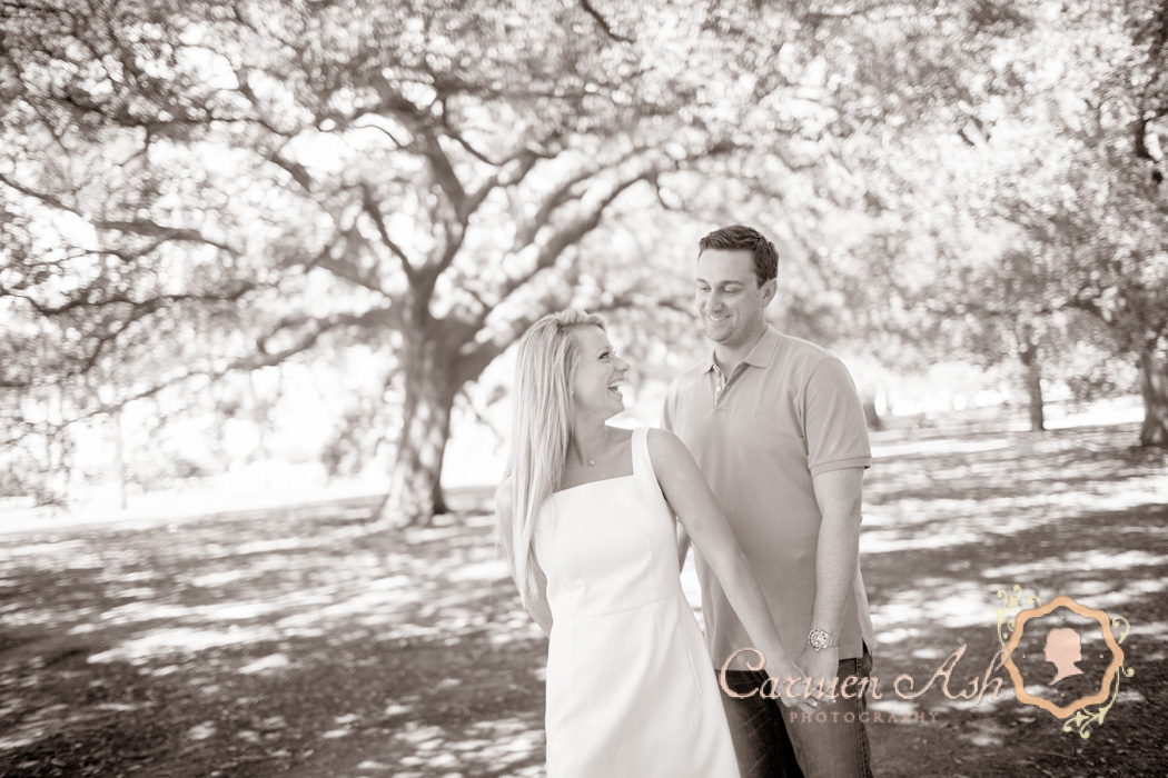 Charleston Engagement Photos|Live Oaks|Carmen Ash Photography